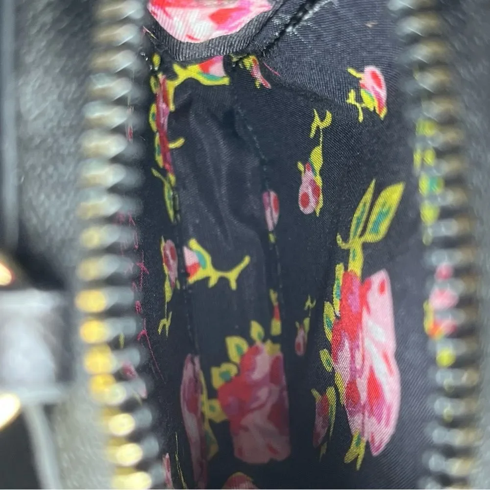 Betsey Johnson Black White Floral Zip Pouch Card Coins Keys Artsy Practical Chic - Picture 3 of 5